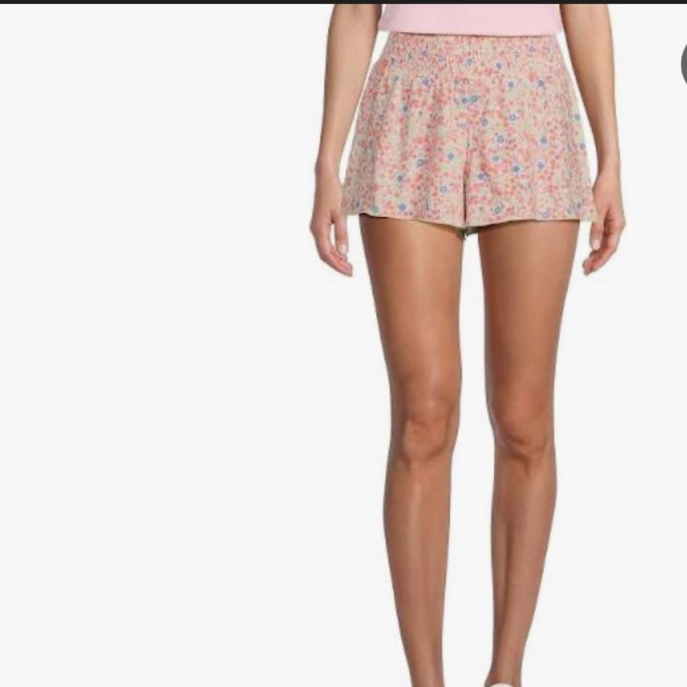 🆕 IVORY ELLA FLORAL SHORTS (Sz L / XL)